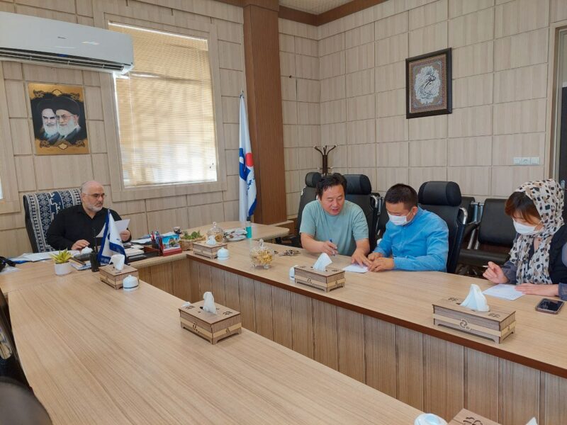 نشست مهندس ماندگاری با سرمایه گذاران چینی جهت احداث نیروگاه خورشیدی