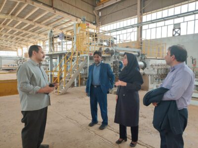 بازدید هیئت ارزیابی صندوق کارآفرینی امید استان یزد از شهرک صنعتی جهان آباد میبد