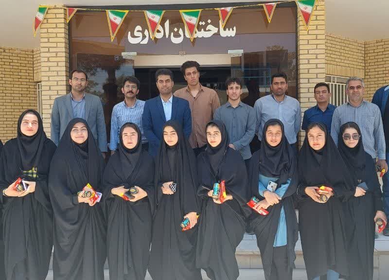بازدید دانشجویان دانشگاه میبد از کارخانه های مجتمع و الکتروسیم