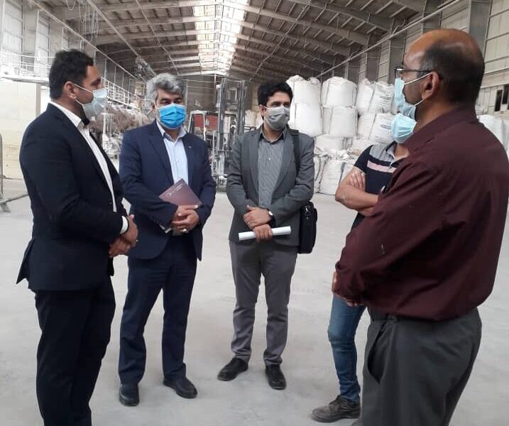 بازدید معاون فرماندار شهرستان میبد از واحدهای صنعتی