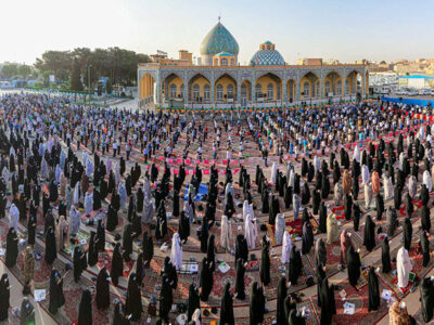 اقامه نماز عید بندگی در یزد