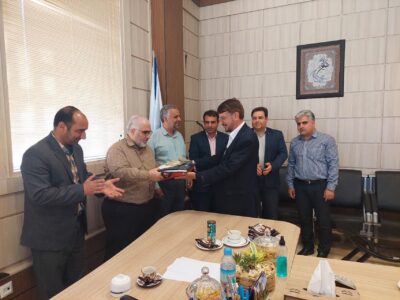 تجلیل رئیس اداره ورزش و جوانان میبداز مدیرعامل شهرک صنعتی جهان آباد