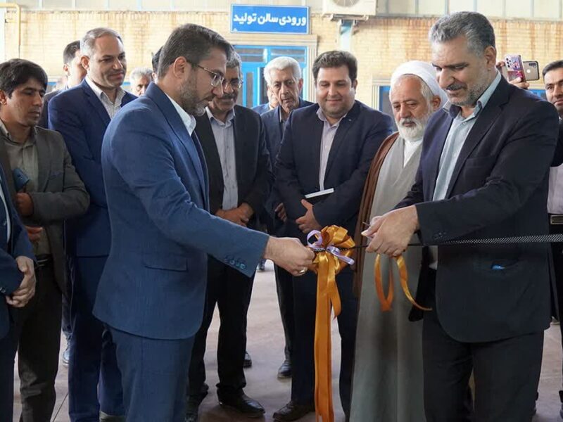 افتتاح نمایشگاه کتاب و کار در کارخانه کاشی امین