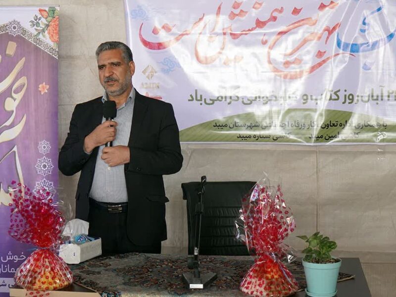 تقدیر فرماندار از صنعت، در مراسم افتتاح نمایشگاه کتاب کاشی امین