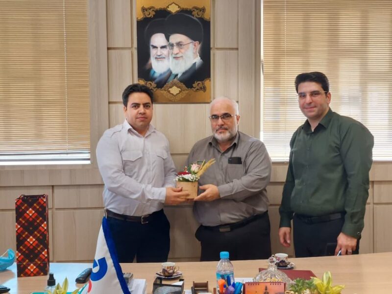 تقدیر ازپرستاران مرکزفوریت های پزشکی شهید خالقیه شهرک صنعتی به مناسبت تولد حضرت زینب(س)