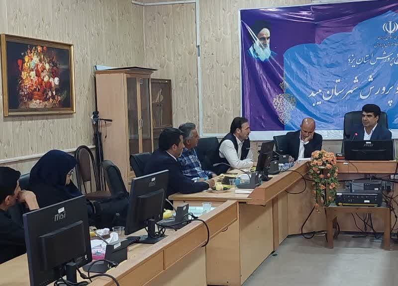 تقدیر و تشکر رئیس اداره آموزش و پرورش میبد از صنعت و صنعتگران شهرستان
