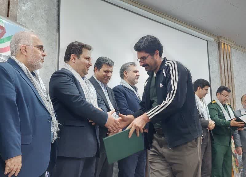 کاشی گلچین، میزبان همایش بسیجیان جامعه کارگری کارمندی و اصناف درمیبد+گزارش تصویری