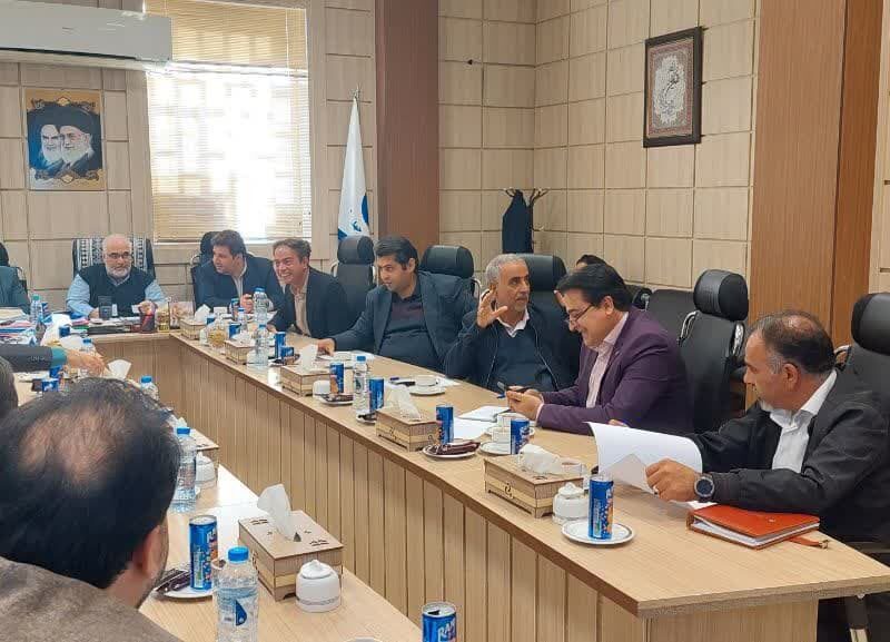 اولین نشست کمیته آینده پژوهی صنعت شهرستان میبد با صاحبان صنایع شیمیایی و پلیمری+گزارش تصویری