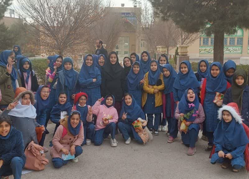 بازدید علمی دانش آموزان مدرسه بی بی خدیجه ابطحی از زیبا سفره، دنیز ماکارون و گلخانه شهرک صنعتی جهان آباد+ گزارش تصویری