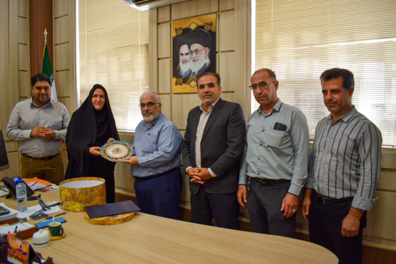 تقدیر رئیس و کارشناسان مرکز آموزش فنی و حرفه ای میبد از مدیرعامل شهرک صنعتی جهان آباد میبد