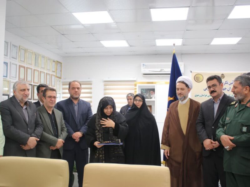 گزارش تصویری / تجلیل از ایثارگران کارآفرین شهرکهای صنعتی خراسان رضوی در شهرک صنعتی چناران