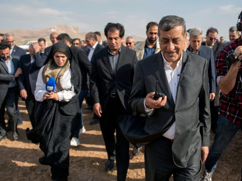 آغاز عملیات اجرایی احداث کارخانه تولید تایر و دوده صنعتی و بازدید از واحد تولیدی اسلب سرامیکی در شهرک صنعتی زاگرس کرمانشاه