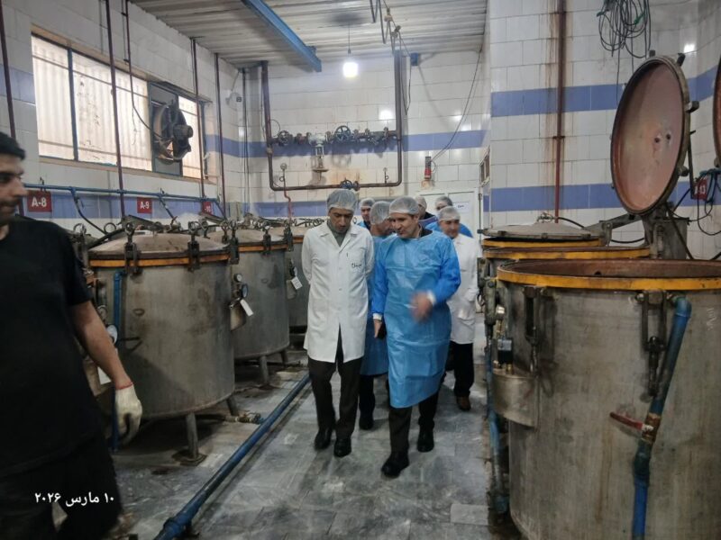 بازدید معاون وزیر صمت از واحدهای تولیدی مواد غذایی در شهرک صنعتی پایتخت/استمرار تولید و پایداری زنجیره تامین کالاهای ضروری مردم