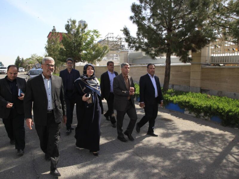 بازدید مدیران ایزیپو و نماینده مجلس از واحدهای آسیبدیده «جنگ رمضان» در شهرک صنعتی شمسآباد
